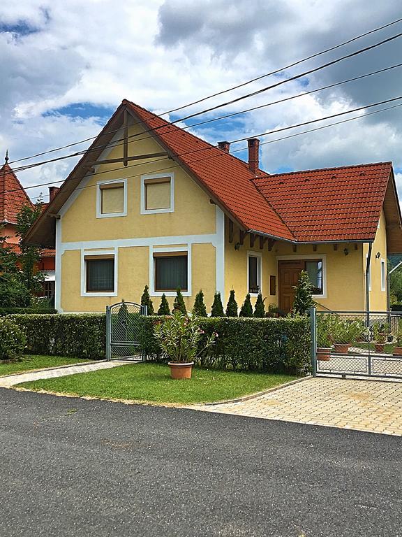 Petra Apartmanhaz Bytom Extérieur photo