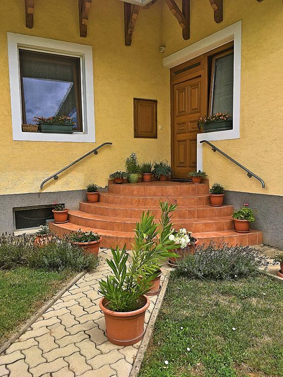 Petra Apartmanhaz Bytom Extérieur photo