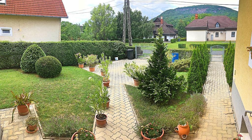 Petra Apartmanhaz Bytom Extérieur photo
