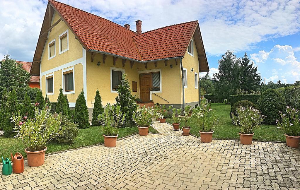 Petra Apartmanhaz Bytom Extérieur photo