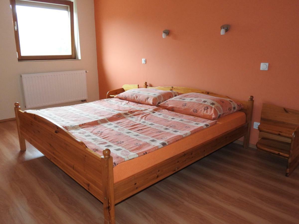 Petra Apartmanhaz Bytom Extérieur photo